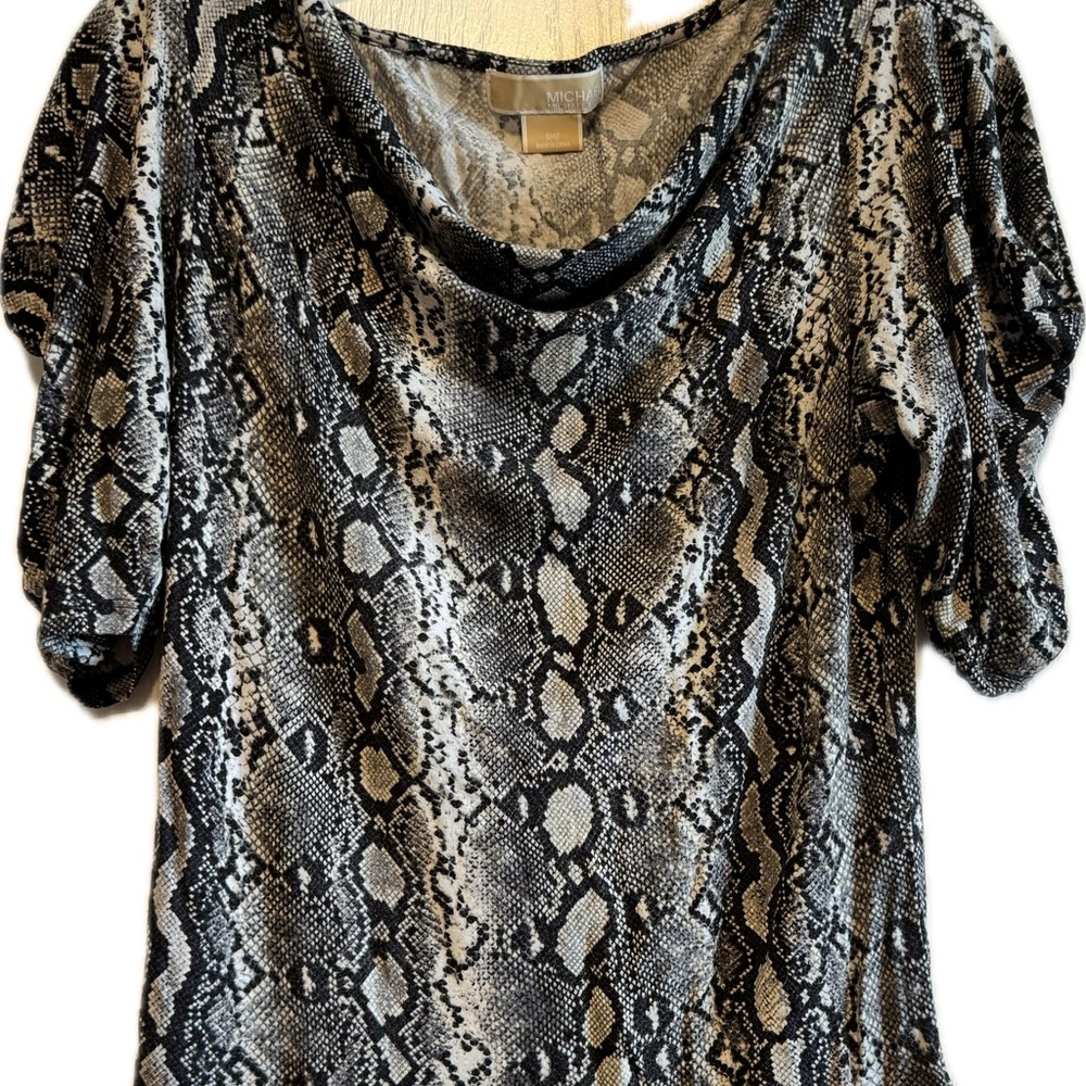 🌵Michael Kors Black and Gray Relaxed Short Sleeve Blouse